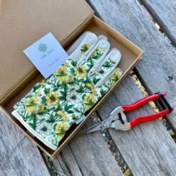 Garden Gift Box - Gloves And Needle Snips -Eds Plant Shop garden gift box gloves and needle snips 695220