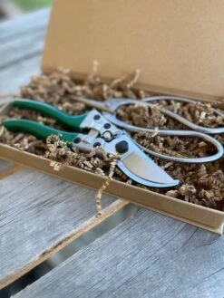 Garden Gift Box - Pruners And Snips -Eds Plant Shop garden gift box pruners and snips 660008