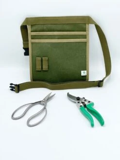 Garden Gift Box - The Sharps (Pruners, Scissors And Belt) 9 Garden Gift Box - The Sharps (Pruners, Scissors And Belt) -Eds Plant Shop garden gift box the sharps pruners scissors and belt 745198