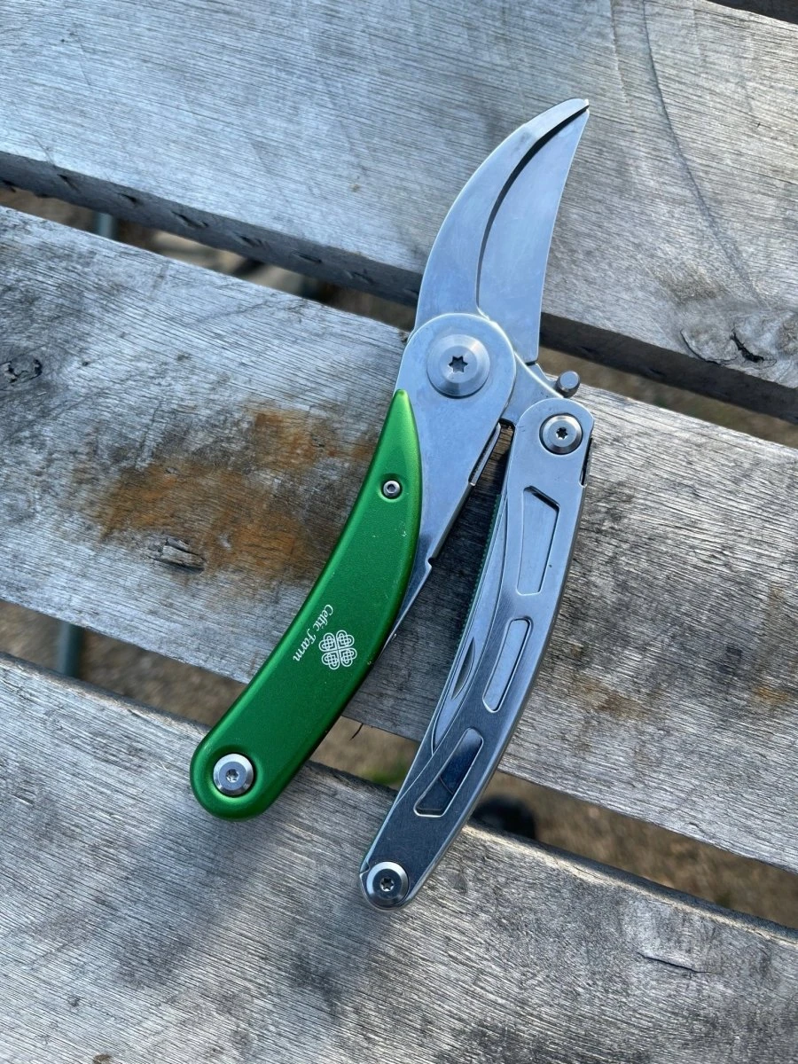 Gardener's Multi-Tool - 4-In-1 Garden Tool 7 Gardener's Multi-Tool - 4-In-1 Garden Tool - Image 5