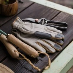 Barebones Leepa Gardening & Weeding Glove -Eds Plant Shop leepa gardening weeding glove 401528